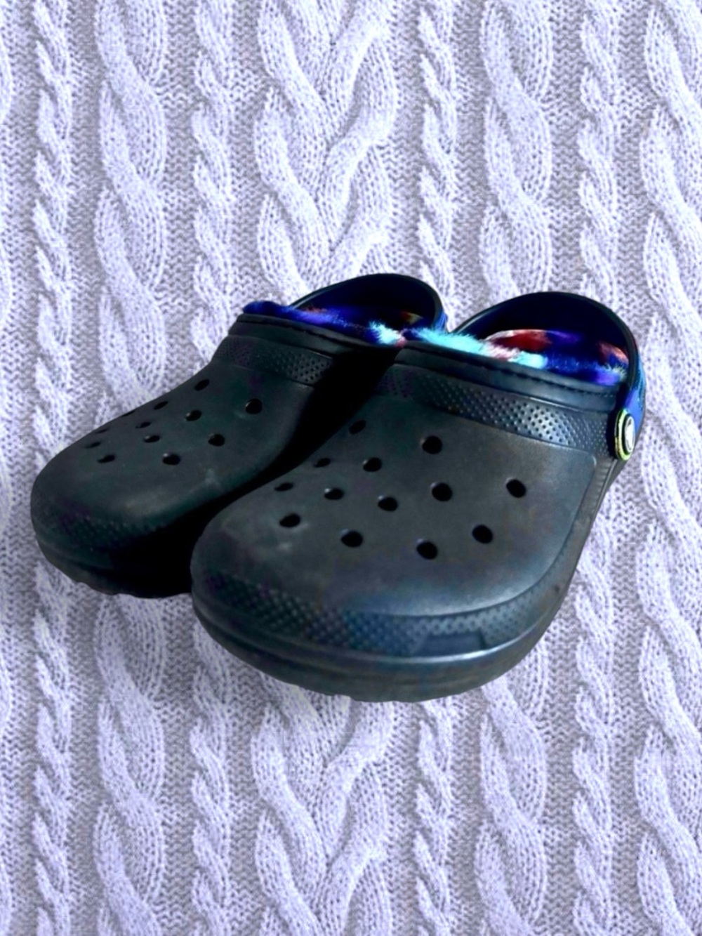 Crocs Big Kids Youth 4 Unisex Boys Or Girls Black Lined Clogs Rainbow Fuzzy - Picture 9 of 10